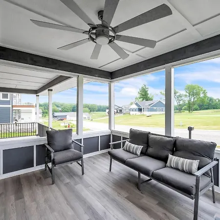 Pet-Friendly Getaway With Golf & Private Patio Retreat Home
